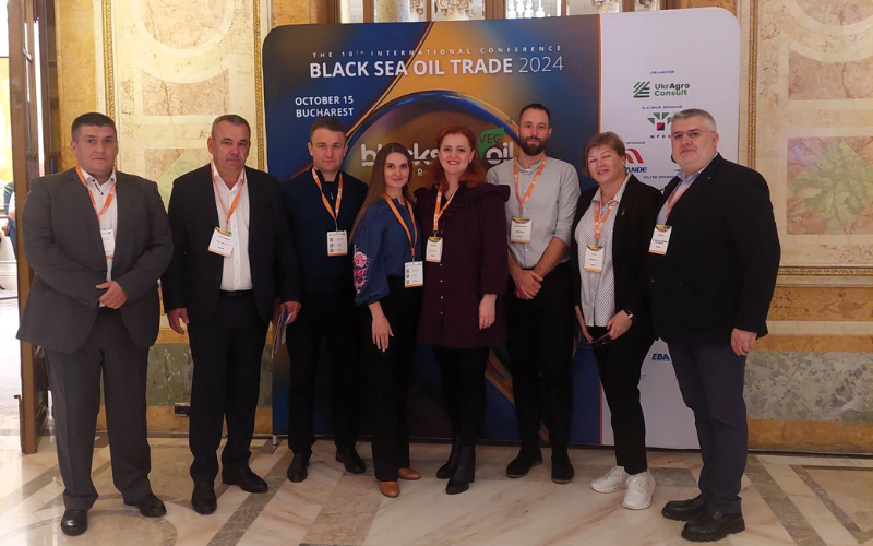 Group photo of the Moldovan delegation and Donau Soja representatives at the Black Sea Oil Trade 2024 Conference in Bucharest.